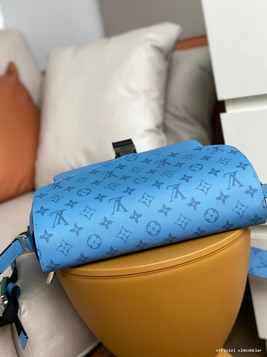 Official oldcobbler VUITTON LOUIS NEW MESSENGER 0823